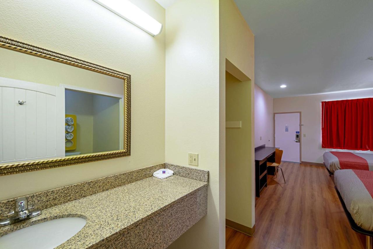 Motel 6-Rhome, Tx ภายนอก รูปภาพ